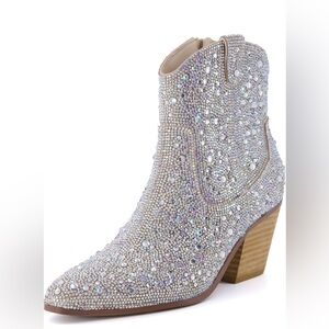 Cream Shoes with Comfortable Fit and Stylish Design